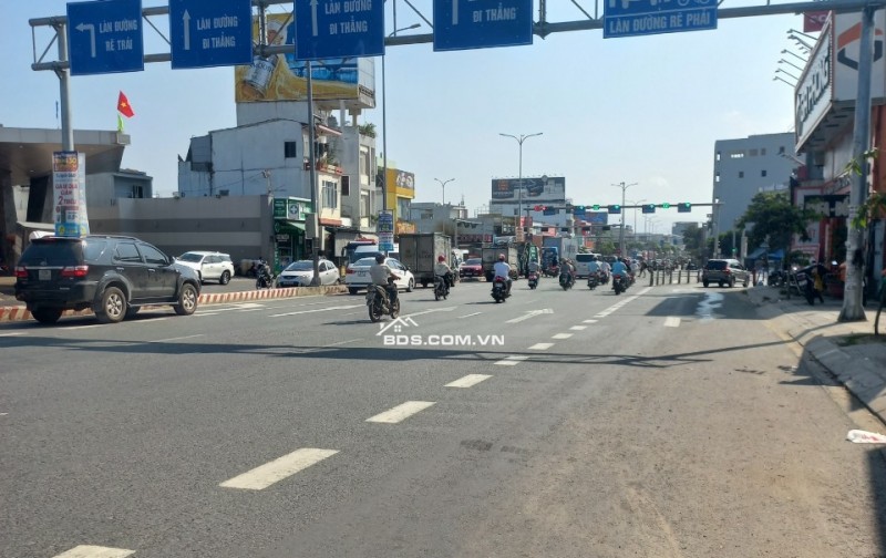 Bán nhà 2 tầng 2 mặt tiền đường Tôn Đức Thắng - Sát bến xe Trung tâm TP